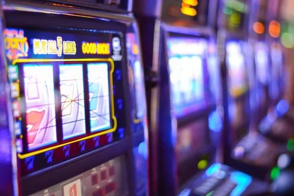 Arcade games interface on maniatogel showing stake input and live outcome display